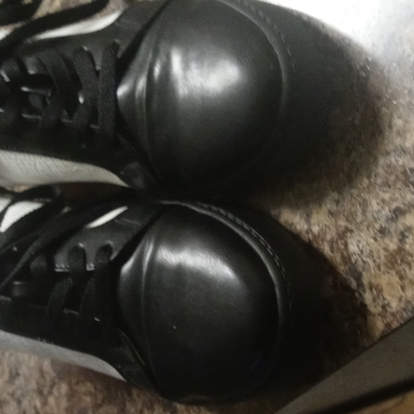 Tennis shoes - Picture 4 of 5